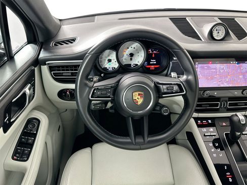 Certified 2022 Porsche Macan GTS image 18