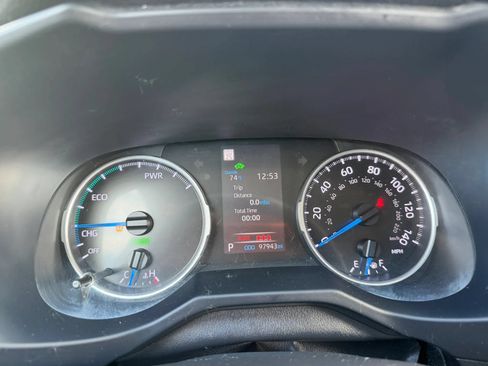 Used 2021 Toyota RAV4 LE AWD/4WD image 10