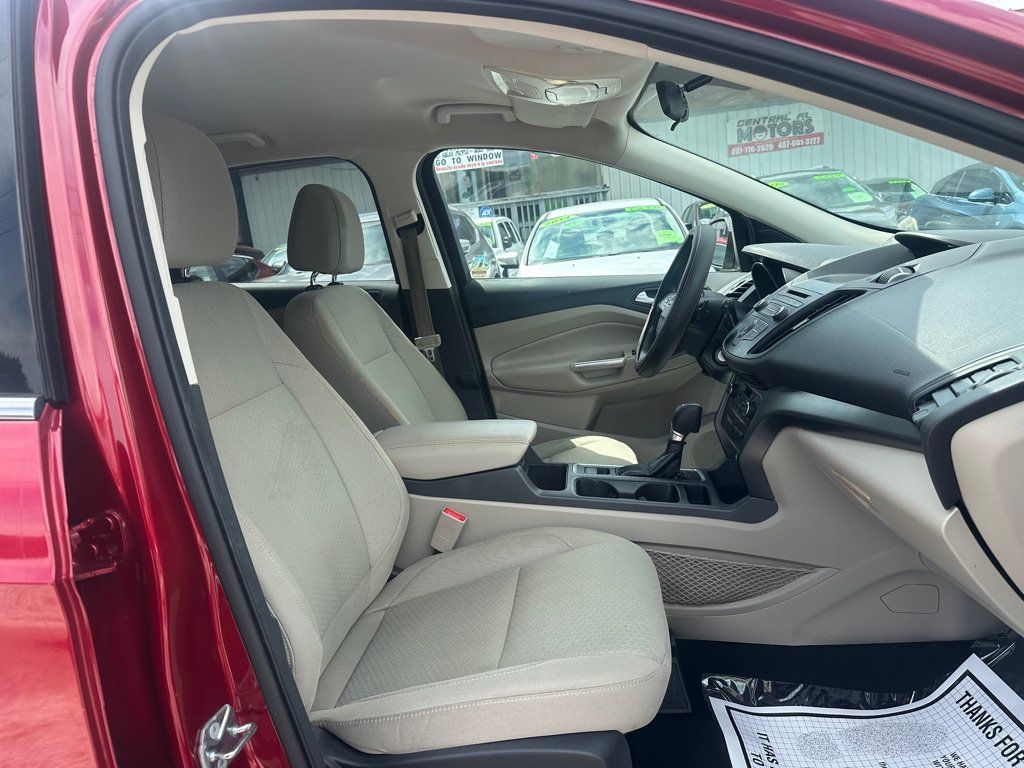 Used 2017 Ford Escape SE FWD image 13