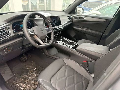 Used 2025 Volkswagen Atlas Cross Sport SE w/ Black Wheel Package image 10