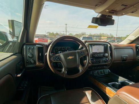 Used 2018 Chevrolet Silverado 1500 High Country image 12