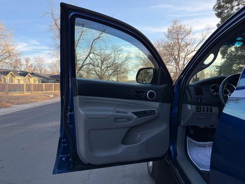 Used 2015 Toyota Tacoma 4x4 Access Cab V6 w/ TRD Sport Package image 11