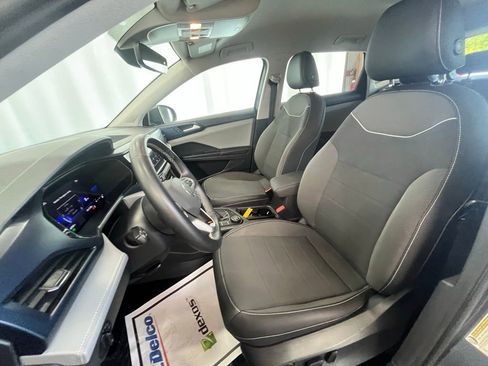 Certified 2024 Volkswagen Taos SE image 11