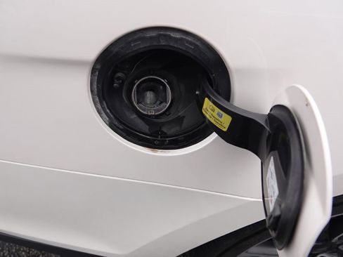 Used 2017 Ford Taurus SEL w/ Equipment Group 201A image 24