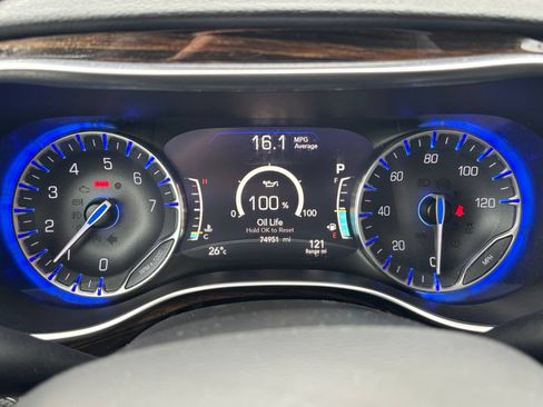 Used 2023 Chrysler Pacifica Limited FWD image 24