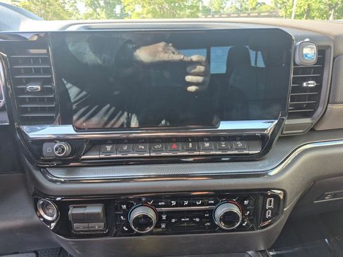 Used 2025 Chevrolet Silverado 2500 ZR2 w/ Technology Package AWD/4WD image 29