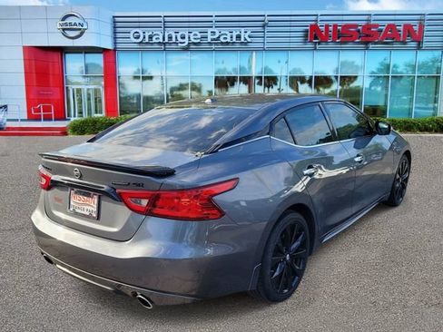 Used 2018 Nissan Maxima SR w/ Midnight Edition FWD image 2