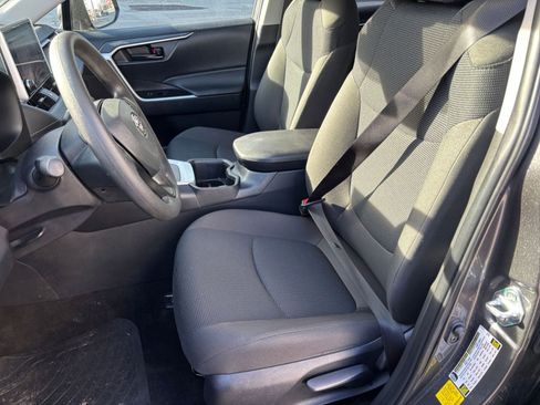 Used 2025 Toyota RAV4 LE image 32