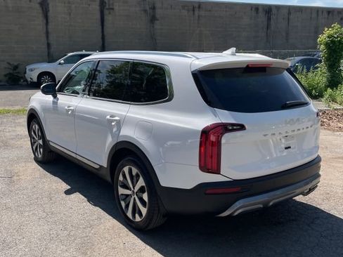 Used 2022 Kia Telluride EX w/ EX Premium Package FWD image 4