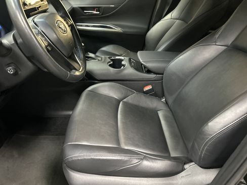 Used 2022 Toyota Venza XLE AWD/4WD image 16