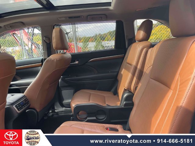 Used 2018 Toyota Highlander Limited Platinum AWD/4WD image 13