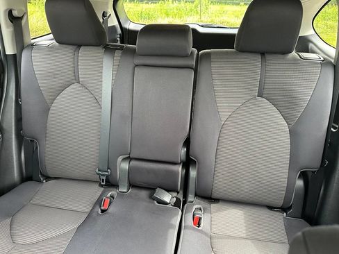 Used 2022 Toyota Highlander LE AWD/4WD image 27