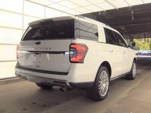 Used 2024 Ford Expedition Limited AWD/4WD image 6
