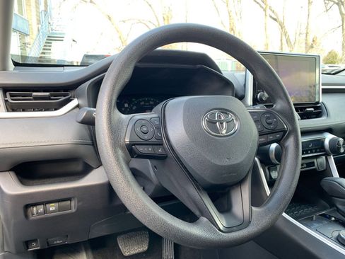 Used 2025 Toyota RAV4 LE image 33