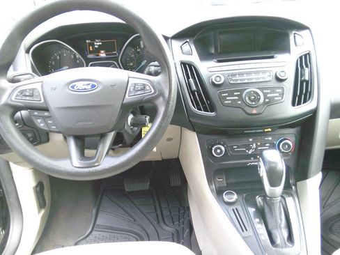 Used 2016 Ford Focus SE image 10