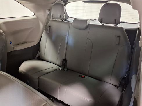 Certified 2021 Toyota Sienna XLE image 26