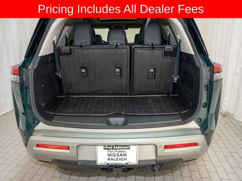 Used 2022 Nissan Pathfinder Platinum w/ Cargo Package AWD/4WD image 5