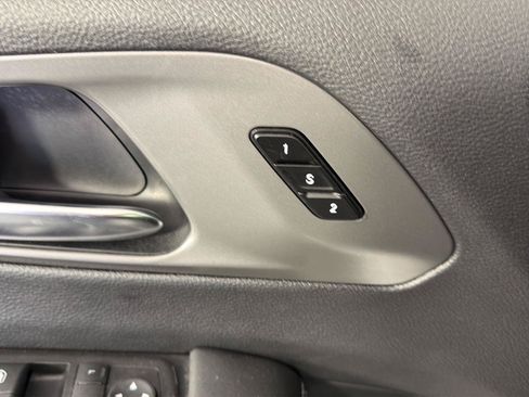 Used 2025 Chrysler Pacifica Select FWD image 23