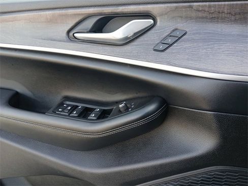 Used 2024 Jeep Grand Cherokee L Limited w/ Luxury Tech Group II image 17