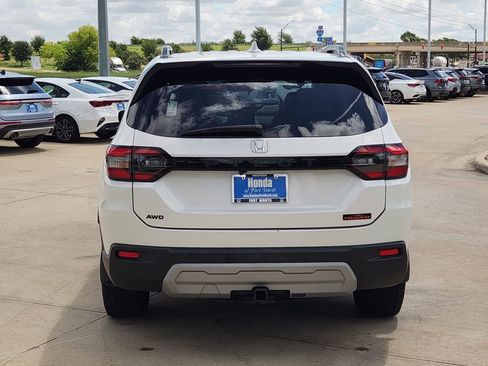 Used 2023 Honda Pilot TrailSport image 6