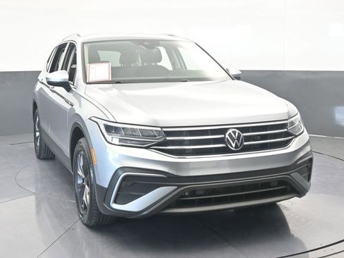 Used 2023 Volkswagen Tiguan SE image 9
