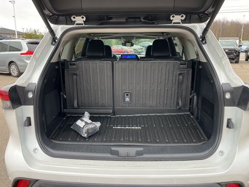 New 2026 Toyota Highlander Limited image 15