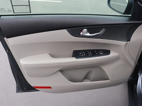 Used 2020 Kia Forte LXS FWD image 9