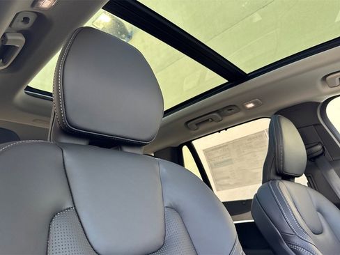 Certified 2025 Volvo XC90 B6 Ultra w/ Protection Package Premier image 17