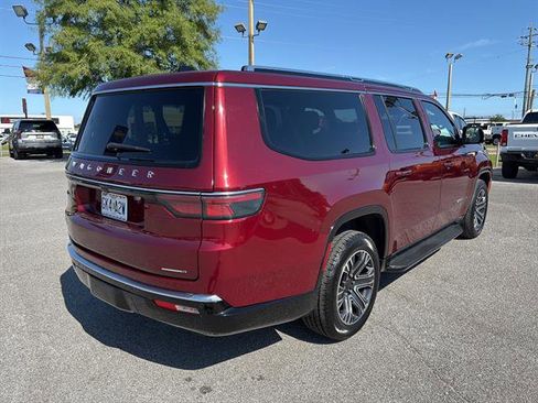 Used 2024 Jeep Wagoneer L Series II w/ Flexible Seating Group AWD/4WD image 5