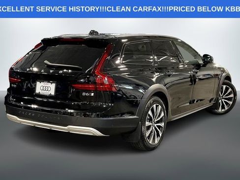 Used 2022 Volvo V90 B6 Cross Country image 13