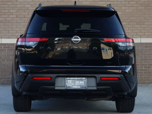 Used 2024 Nissan Pathfinder SV w/ Lighting Package (N92) FWD image 7