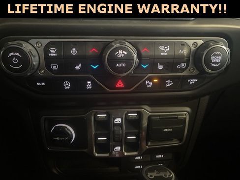 Used 2018 Jeep Wrangler Unlimited Sahara image 20