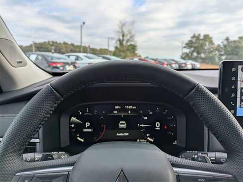 New 2026 Mitsubishi Outlander SEL image 31