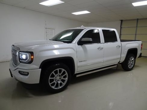 Used 2017 GMC Sierra 1500 Denali w/ Denali Ultimate Package image 3