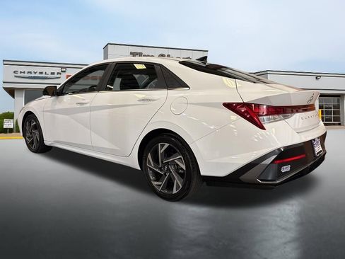 Used 2024 Hyundai Elantra Limited image 3