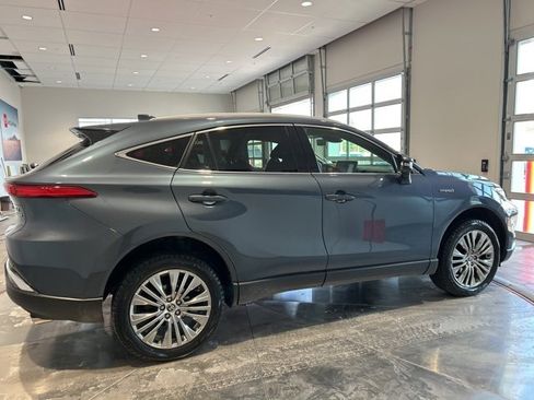 Certified 2021 Toyota Venza XLE w/ Softex Package image 10