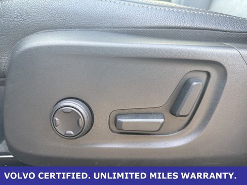 Certified 2025 Volvo XC40 B5 Core image 18