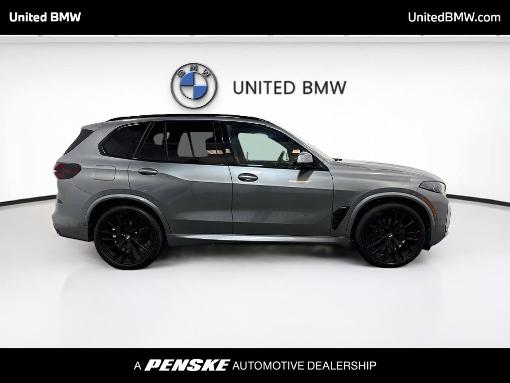 Used 2024 BMW X5 xDrive40i w/ M Sport Package AWD/4WD image 4