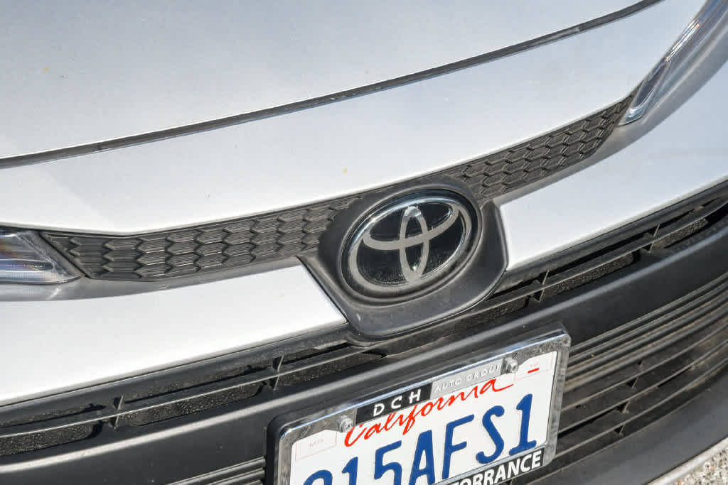 Certified 2025 Toyota Corolla LE FWD image 5