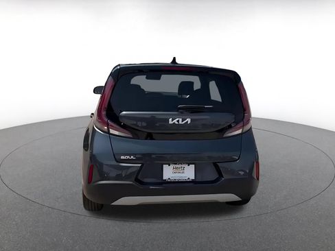 Used 2025 Kia Soul LX w/ LX Technology Package FWD image 12