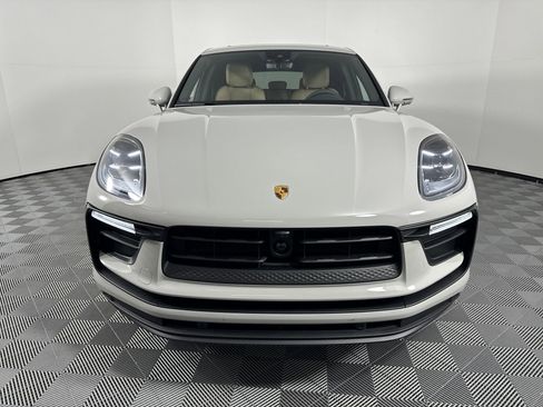 Certified 2025 Porsche Macan image 10