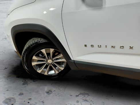Used 2026 Chevrolet Equinox LT AWD/4WD image 13