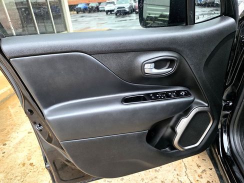 Used 2023 Jeep Renegade Latitude image 11