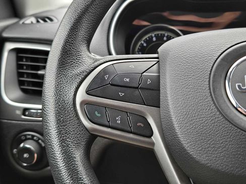 Used 2019 Jeep Cherokee Latitude w/ Popular Appearance Group AWD/4WD image 32
