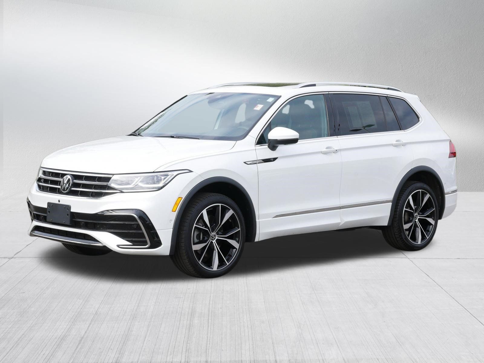 Used 2024 Volkswagen Tiguan SEL R-Line AWD/4WD image 3