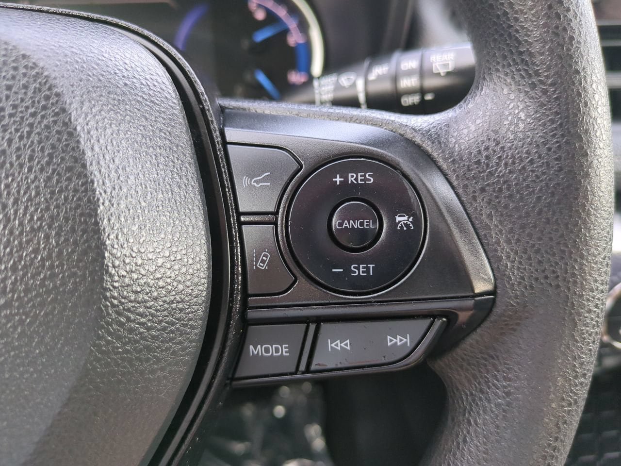Used 2025 Toyota RAV4 XLE AWD/4WD image 24