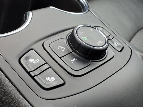 Used 2023 GMC Terrain SLT image 15