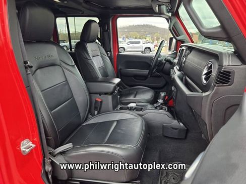 Used 2018 Jeep Wrangler Unlimited Sahara image 22