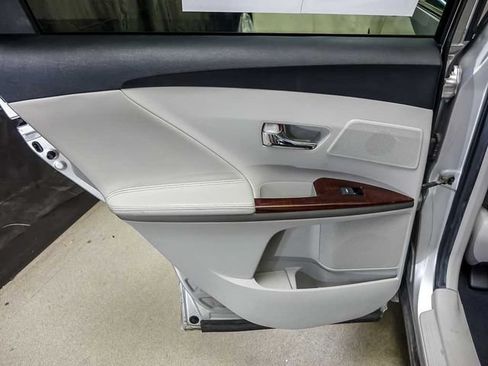 Used 2011 Toyota Venza AWD w/ Premium Pkg #2 image 25