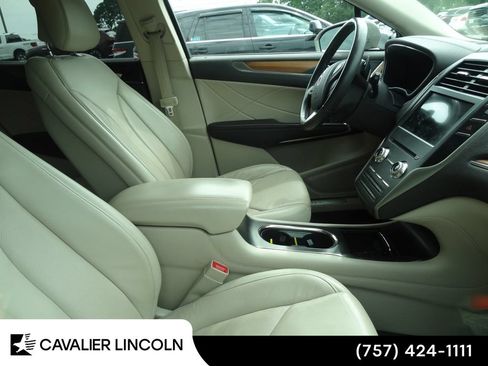 Used 2017 Lincoln MKC Select w/ Select Plus Package FWD image 12